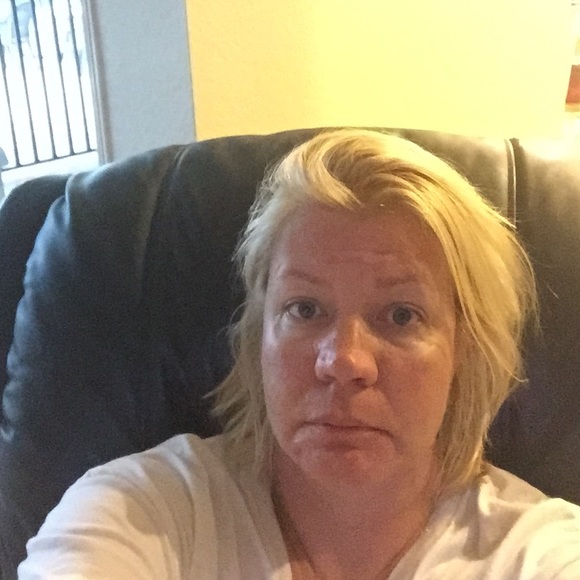 Profile Picture of Stephanie Syska (@ssyska) on Poshmark