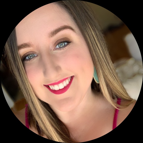 Profile Picture of Lindsey Peacher (@lpeach93) on Poshmark
