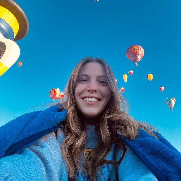 Profile Picture of Kaitlin Swanson (@swanson_kaitlin) on Poshmark