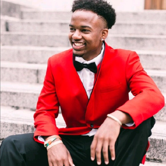 Profile Picture of Malcolm Banks (@malcolmbanks21) on Poshmark