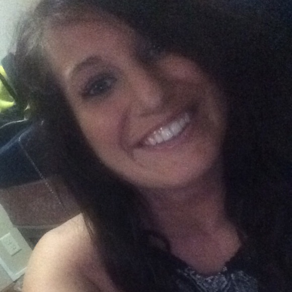 Profile Picture of Kelsy Heusman (@kheusman) on Poshmark