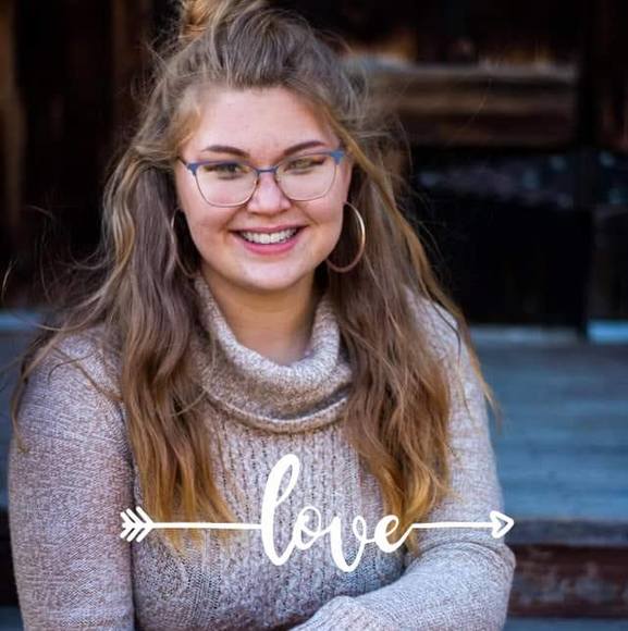 Profile Picture of Savannah Weaver (@rexsweaver03) on Poshmark