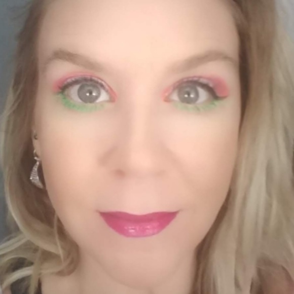 Profile Picture of Melissa Haggenjos (@mkhaggenjos74) on Poshmark