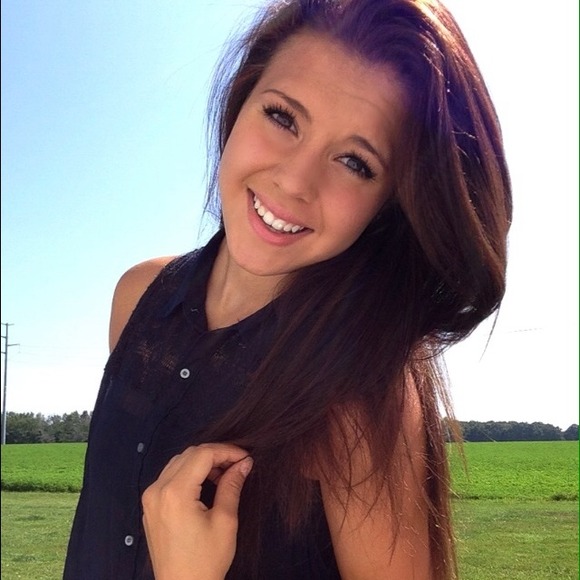 Profile Picture of Cosby Franks (@cosbyfranks) on Poshmark