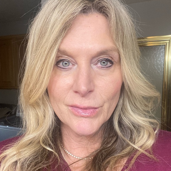 Profile Picture of Nancy Fox (@nancifox) on Poshmark