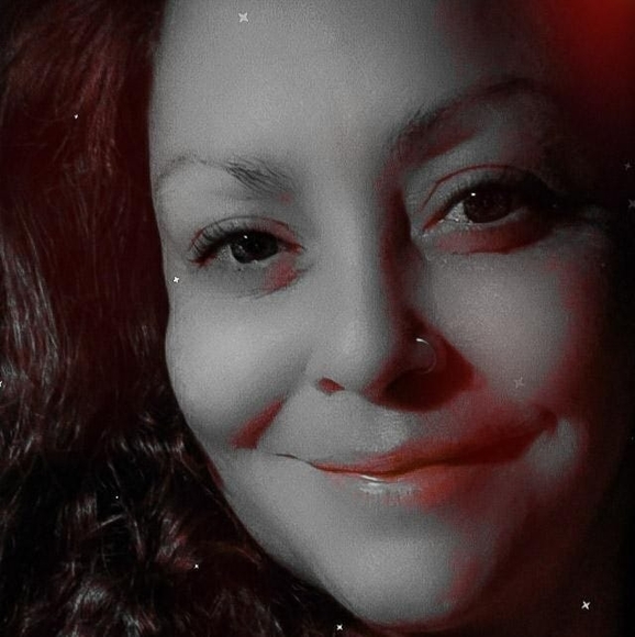 Profile Picture of Carly anne Wallace (@carlyanne1979) on Poshmark