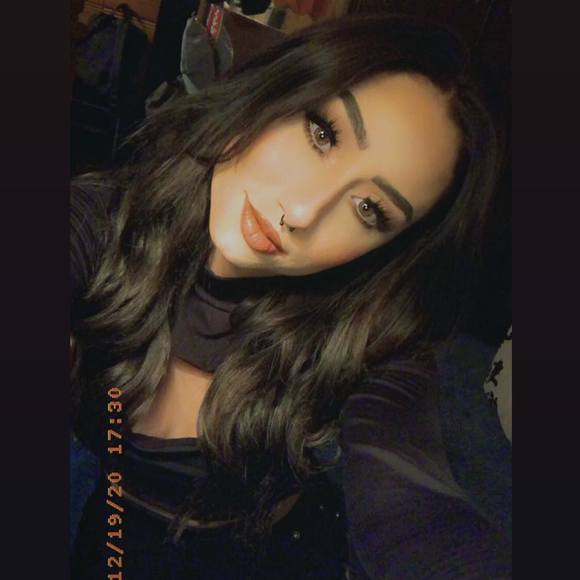 Profile Picture of Heather Link (@heatherlinkxo) on Poshmark
