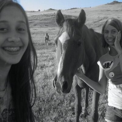 Profile Picture of Miranda Luckey (@sinder3lla2212) on Twitter