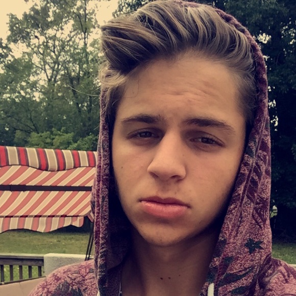 Profile Picture of Micah George (@micah0123) on Poshmark