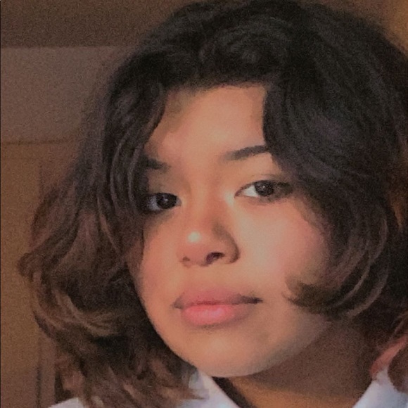 Profile Picture of Nivia Solis (@niviasolis) on Poshmark