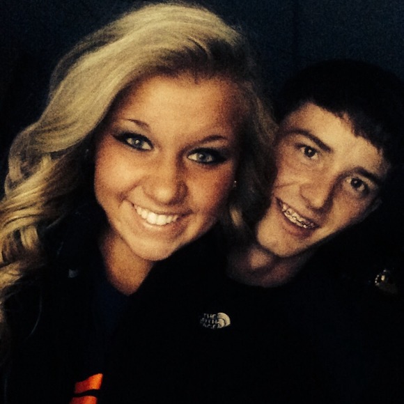 Profile Picture of Sara Oswalt (@saraoswalt15) on Poshmark