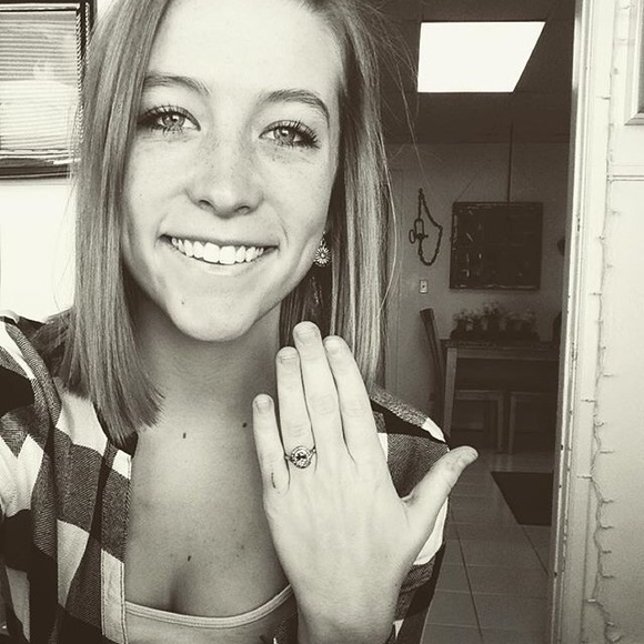 Profile Picture of Amber Isinghood (@anicole0524) on Poshmark