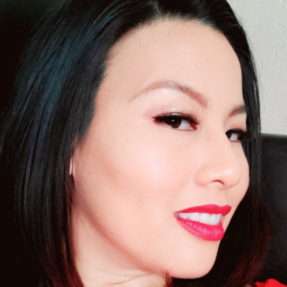 Profile Picture of Oanh Huynh (@leelowcloset) on Poshmark