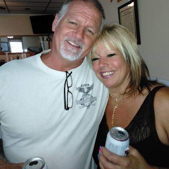 Profile Picture of Lisa Sunter (@stevenlisa169) on Poshmark