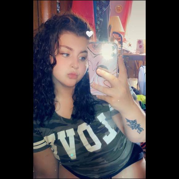 Profile Picture of Kimmy Duffey (@duffeygirl99) on Poshmark
