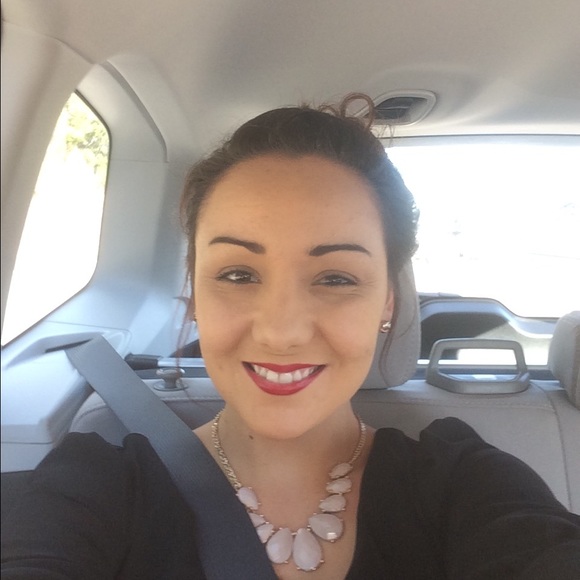 Nikki Holmes - Poshmark Profile Picture of Nikki Holmes (@nholmes8) on Poshmark