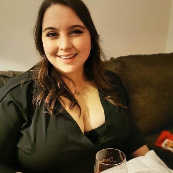 Profile Picture of Claudia Laberge (@clau151995) on Poshmark