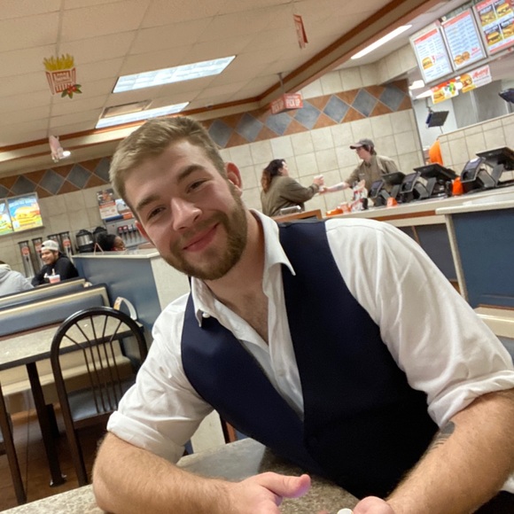 Profile Picture of Jeremy Darr (@jeromeny) on Poshmark