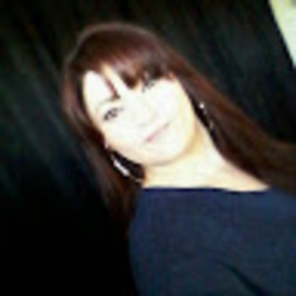 Profile Picture of Andrea Tinoco (@andreatinoco24) on Poshmark