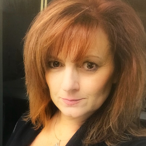 Profile Picture of Carolyn Gadbaw (@c_gadbaw) on Poshmark