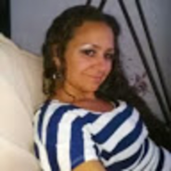 Profile Picture of Lindsey Colter (@lynzy1598) on Poshmark