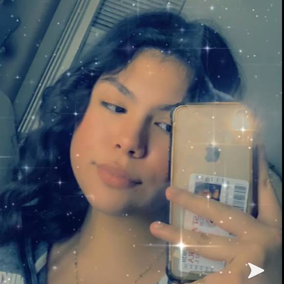 Profile Picture of Itzel Galvan (@itzel195) on Poshmark