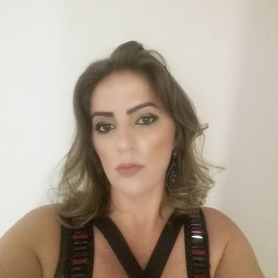 Profile Picture of Viviane Lima Costa (@vivianelima18) on Twitter