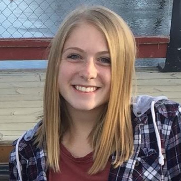 Profile Picture of Emma Stocker (@emmastocker14) on Poshmark