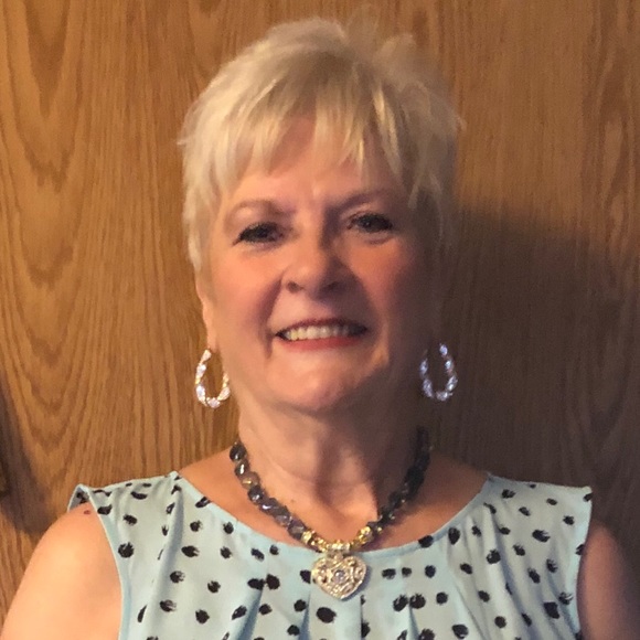 Profile Picture of Deborah Shaner (@dshaner8) on Poshmark