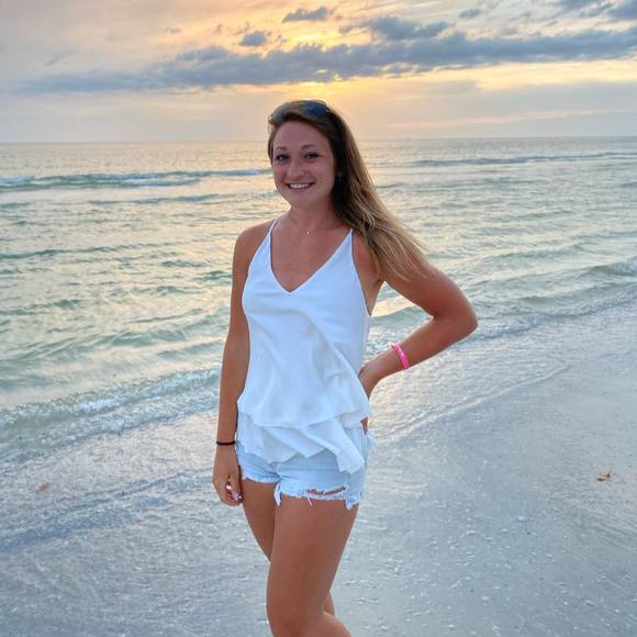 Profile Picture of Alyssa Ohmstede (@amohmste) on Poshmark