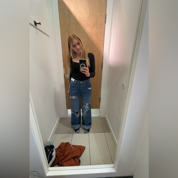 Profile Picture of Olivya Asquith (@olivya_asquith) on Poshmark