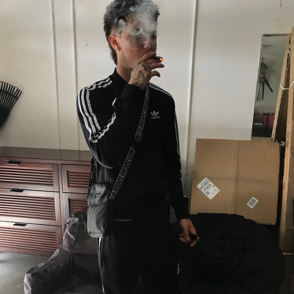 Profile Picture of Michael Carista (@michaelcarista) on Poshmark