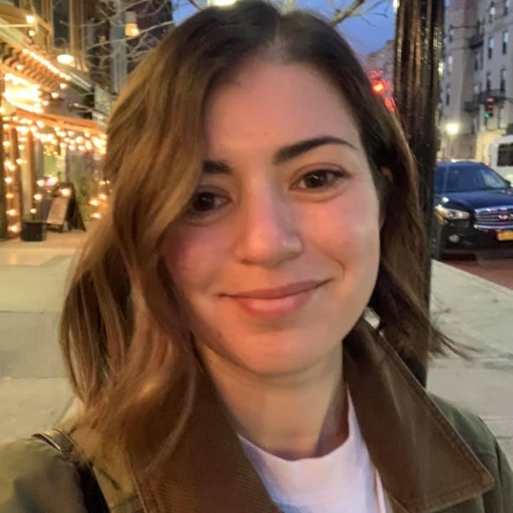 Profile Picture of Anna Donio (@anniedee123) on Poshmark