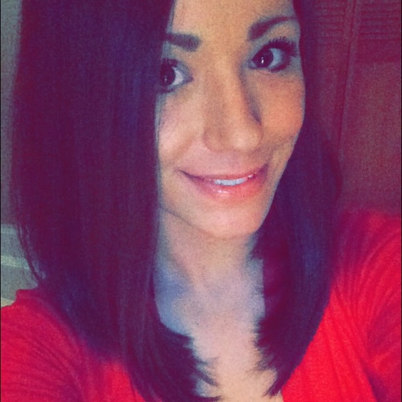 Profile Picture of Angelia Sampino (@amslady) on Poshmark