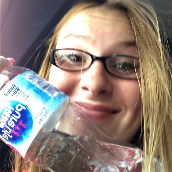 Profile Picture of Andie Stehley (@andiebola) on Poshmark