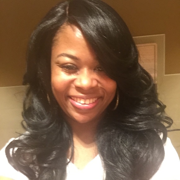 Profile Picture of Melissa Pittman (@melissamarielw) on Poshmark