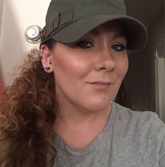 Profile Picture of Stacia Keller (@sassystacia32) on Poshmark