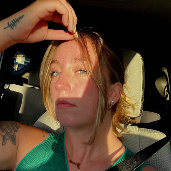 Profile Picture of Brielle Wolf (@brieleighwolf) on Poshmark