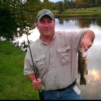 Profile Picture of Chris Hennessey (@chenn70) on Twitter