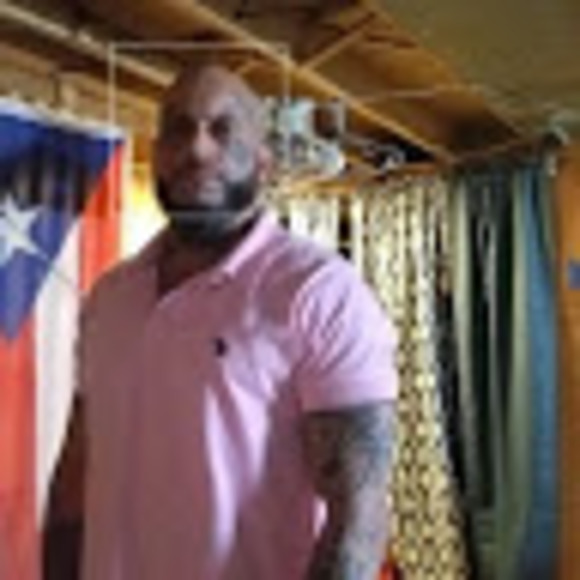 Profile Picture of Confesor Serrano (@confesorserrano) on Poshmark