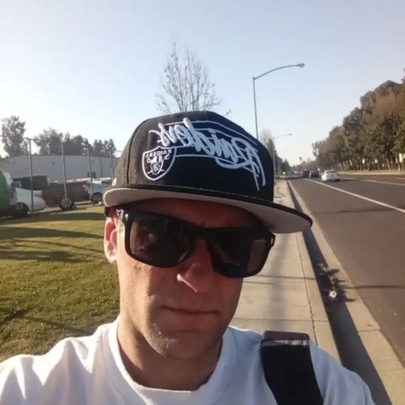 Profile Picture of James Estes (@jamesestes234) on Poshmark