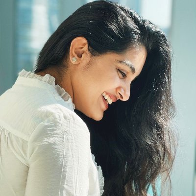 Profile Picture of Nivetha Thomas Fan Forever ❤ (@Sandhyaahere) on Twitter