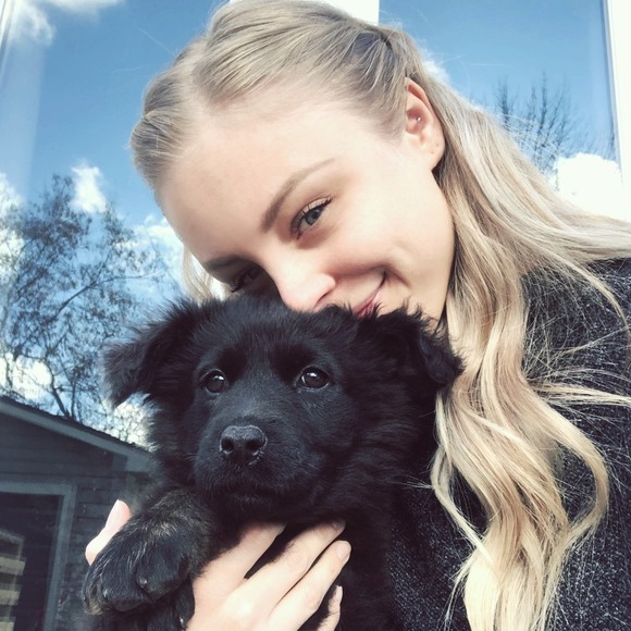 Profile Picture of Tiffany Hiemstra (@tiffanyhiemstra) on Poshmark