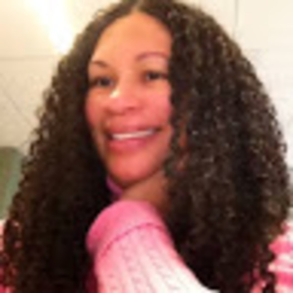 Profile Picture of Kendra Schropp (@kendra_schropp) on Poshmark