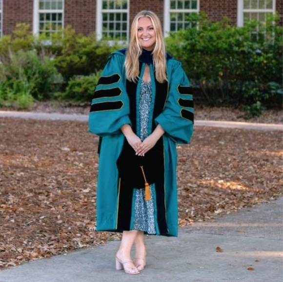 Profile Picture of Liz Thuman (@liz_thuman) on Poshmark