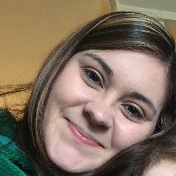 Profile Picture of Tori Warren (@torispears09) on Poshmark