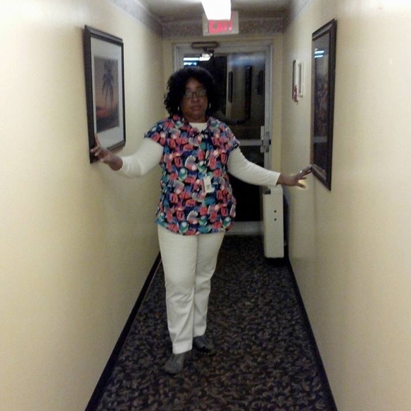 Profile Picture of Veronica Fearon (@634) on Poshmark