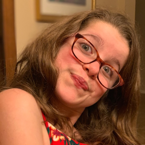 Profile Picture of Lisa Bass (@lbbass3) on Poshmark