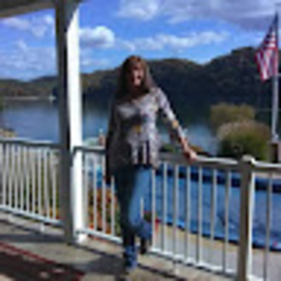 Profile Picture of Barbara Carlton (@bcarlton6321) on Poshmark