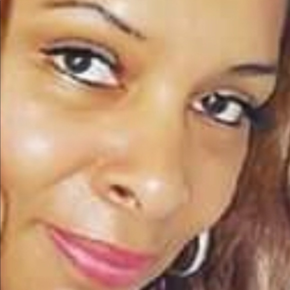 Profile Picture of Renee Dixon (@reneem6220) on Poshmark